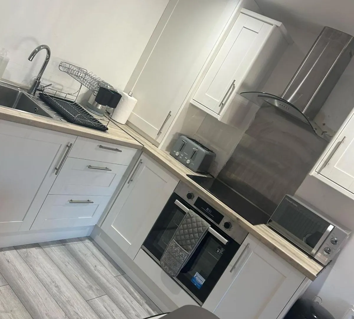 4 Stars 2 Bed Newly Renovated City Apartment With Free Parking Μπέλφαστ 0*,  Ηνωμένο Βασίλειο